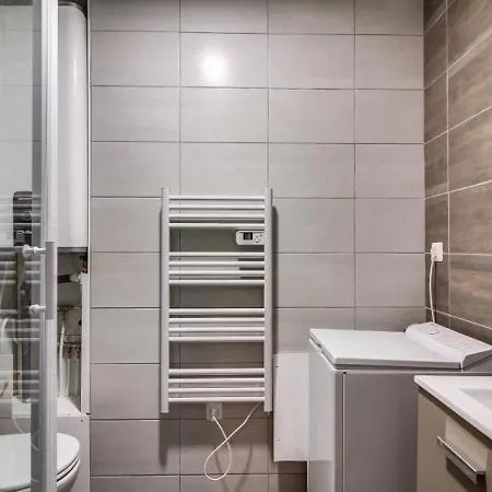 Renove Pour 4 Pers, 1 Chambre, Parking, Centre De Cauterets, Proche Telecabine - Fr-1-401-84 Lägenhet